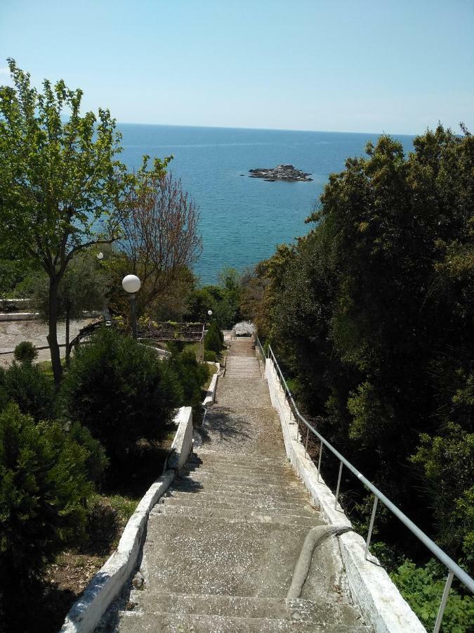 Absolut View Apartment Palaiontsiflikion Bagian luar foto